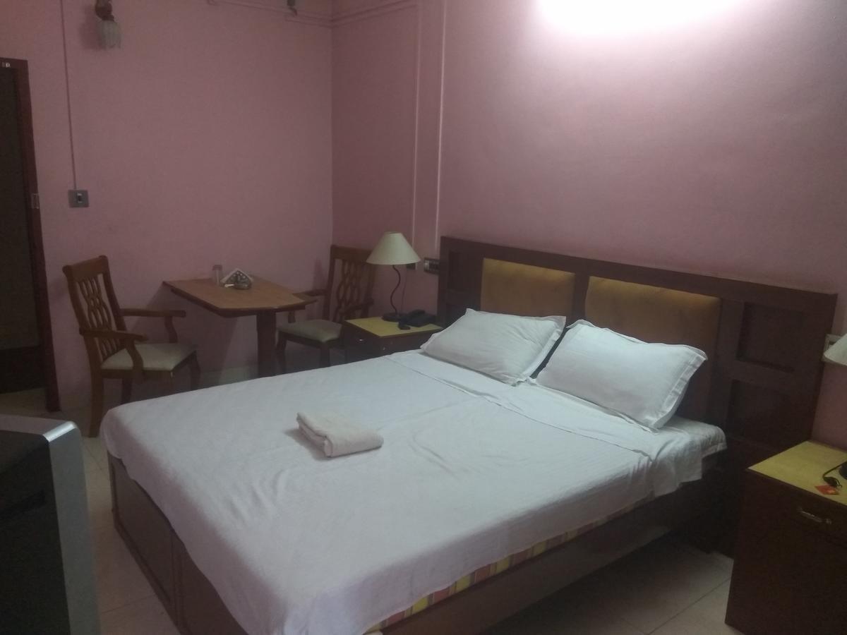 Ettumanoor Hotel Malika Residency מראה חיצוני תמונה