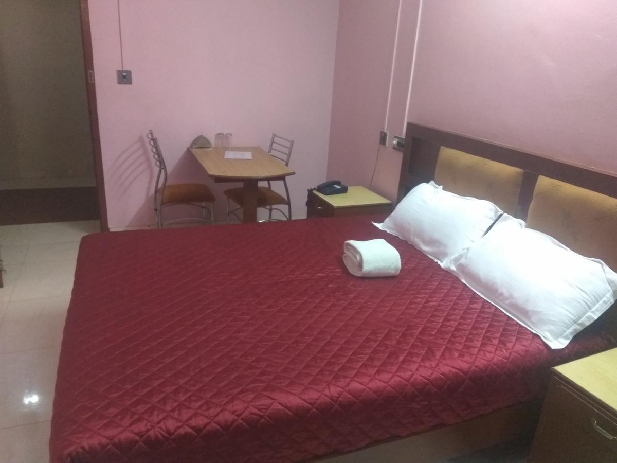 Ettumanoor Hotel Malika Residency מראה חיצוני תמונה