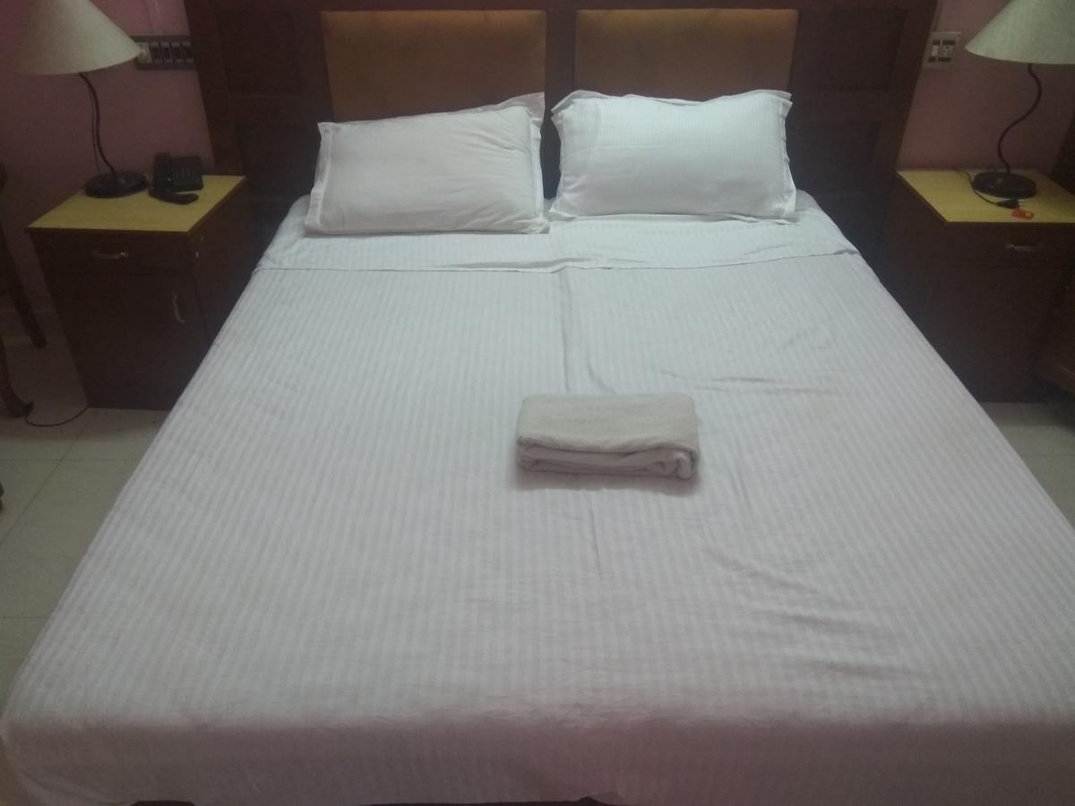 Ettumanoor Hotel Malika Residency מראה חיצוני תמונה